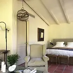 Mas Roure Vell Bed & Breakfast *