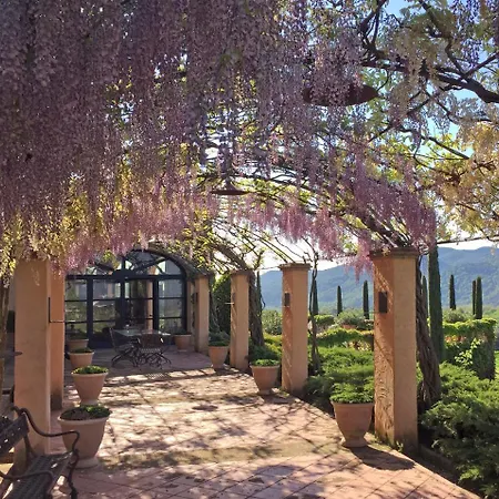 Mas Roure Vell Bed & Breakfast